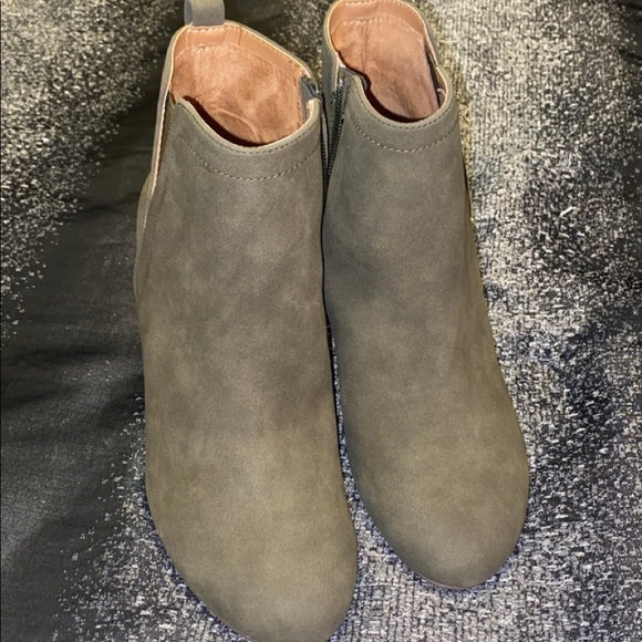 Brand New Ankle Boots - Picture 3 of 3